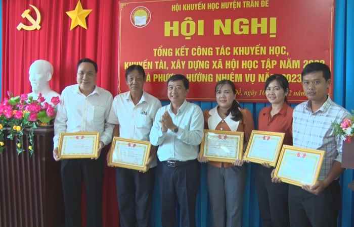 Hội khuyến học huyện Trần Đề tổng kết năm 2022